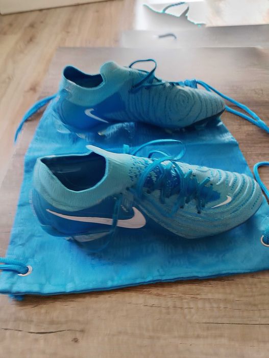 Buty piłkarskie korki