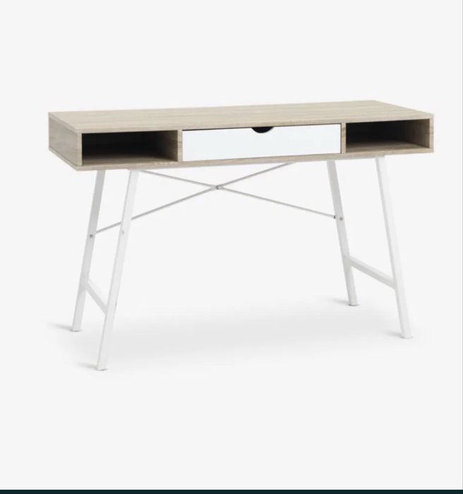 Стіл офісний, ніжки чорного кольору