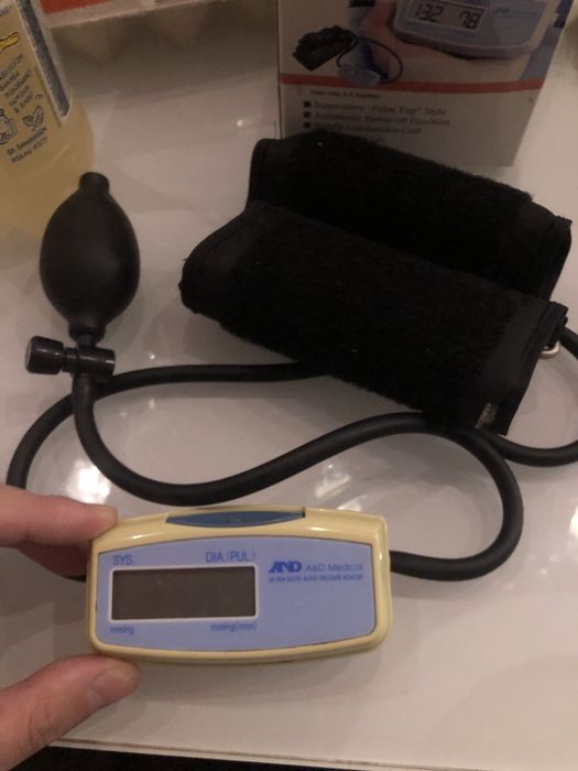 Продам тонометр.
