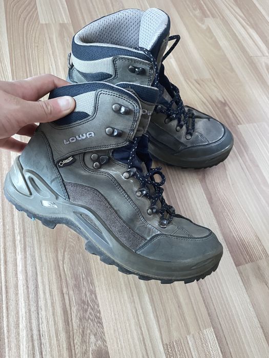 Продам трекінгові кросівки Lova