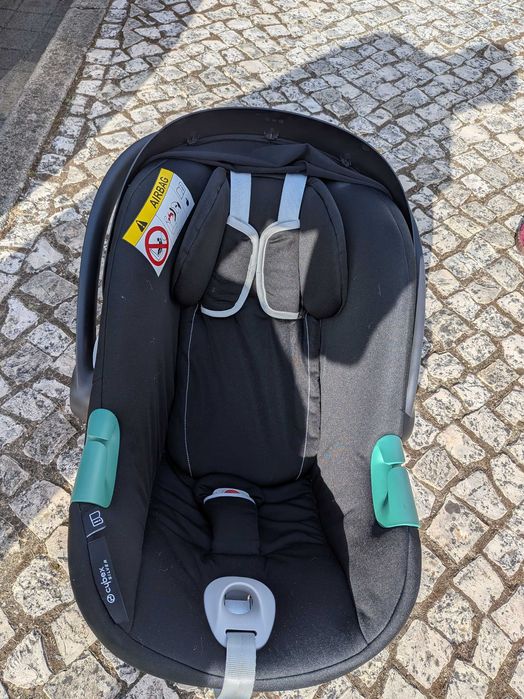 Carrinho de Bebé Cybex EOS Black + Base Isofix One Cybex (Quase Novo)