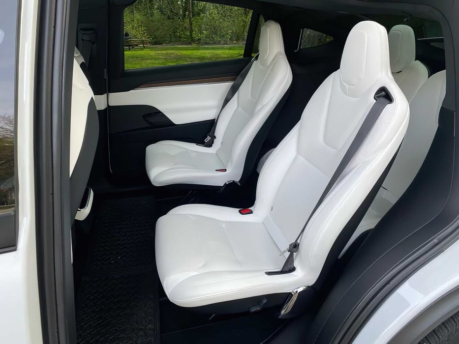 Tesla Model X      2022