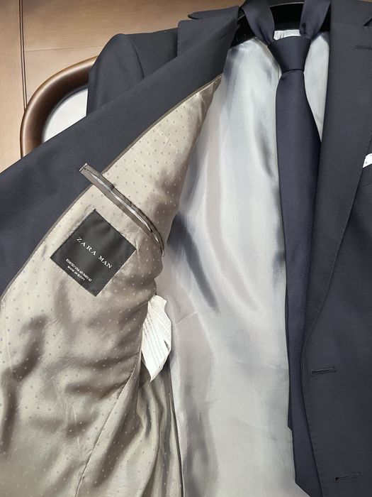 темно-синій чоловічий костюм Zara Man