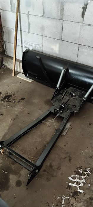 Pług samochodowy pickup z zaczepem