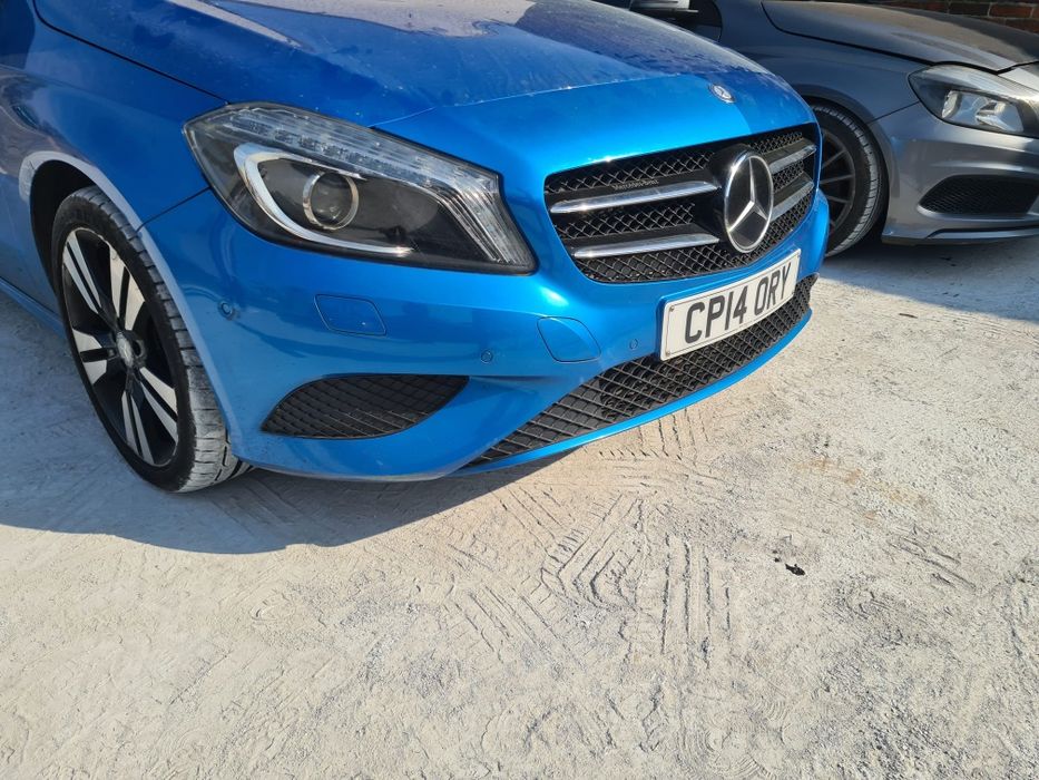 Kompletny przód Mercedes W176 AMG lakier 162