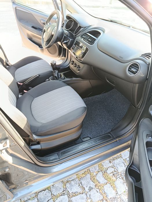 1.3 MultiJet 95cv 2017 Nacional • Económf
Fiat Punto 1.3 MultiJet 95cv 2017 Nacional • Ec