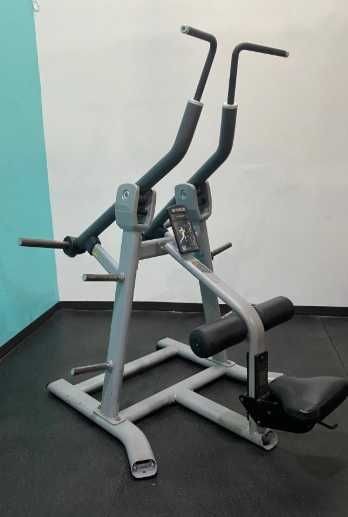 Maszyna na plecy Precor Discovery  Pulldown