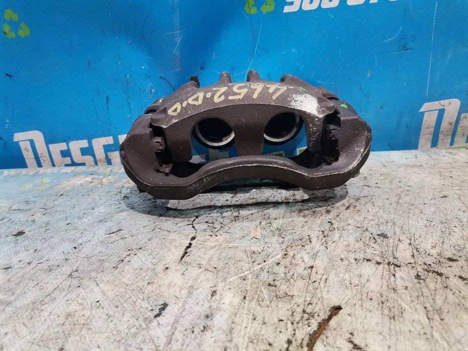 Calíper De Freio Dianteiro Direito Nissan Nv400 Furgon X62