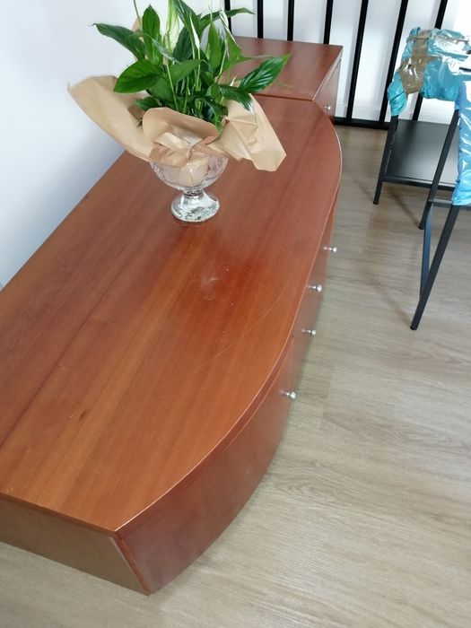 Cristaleira, Móveis e sofá