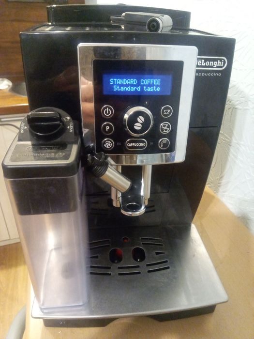 Кофе машина з капучінатором