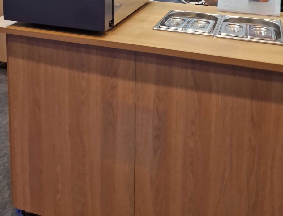 2 Bares de madeira com rodas! Bancada para cocktails e eventos