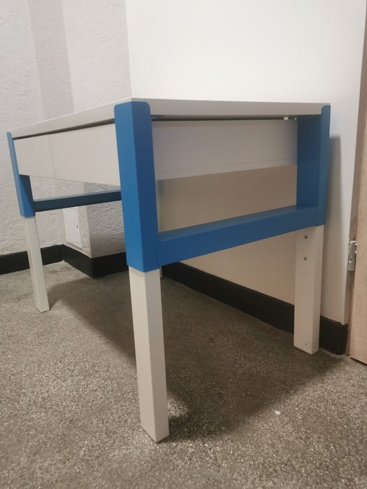 Biurko Ikea rosnące pahl z szufladami