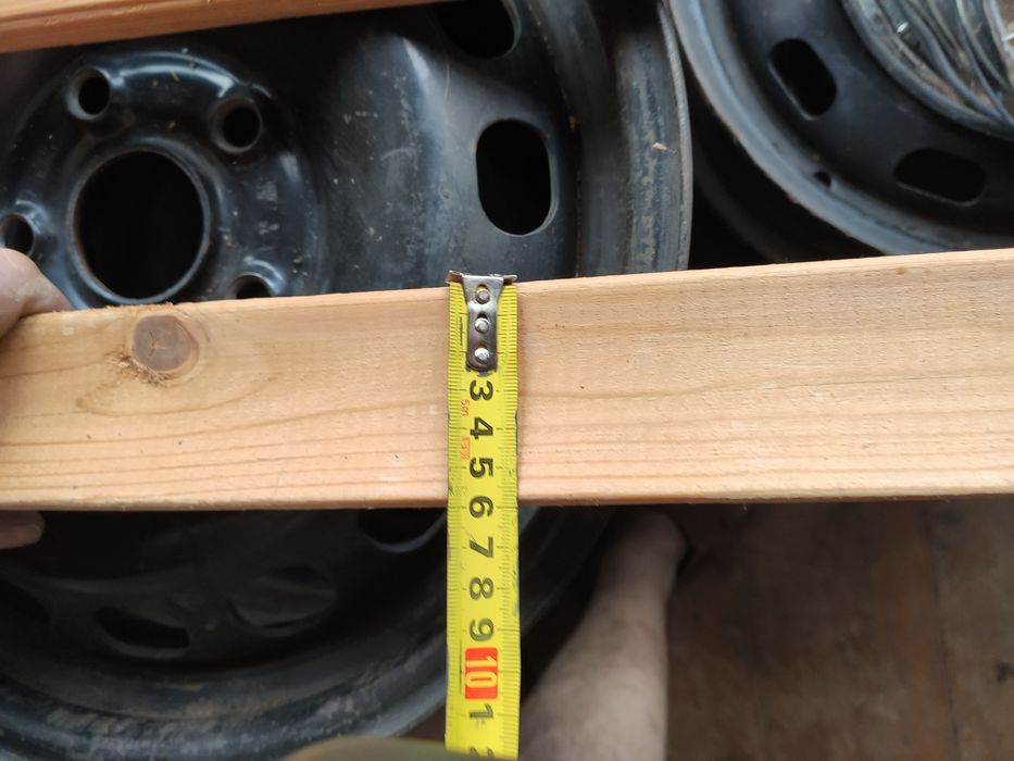 Новые деревянные плинтуса.