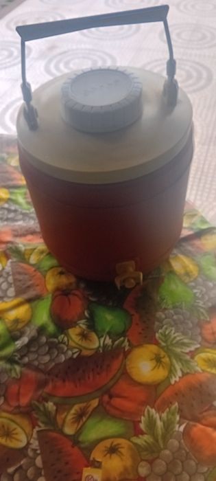 Termo para agua fresca capacidade de 5 l com torneira tuda a funcionar