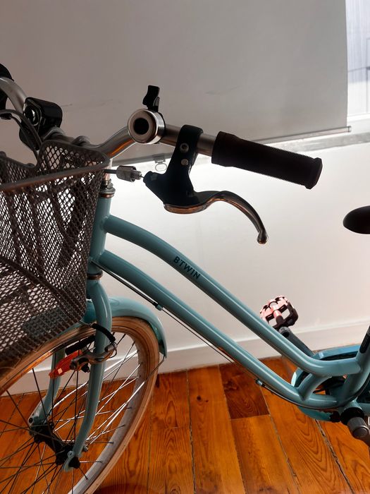 Bicicleta de Criança (Até 12 anos) – Como Nova / Usada apenas 3 vezes!