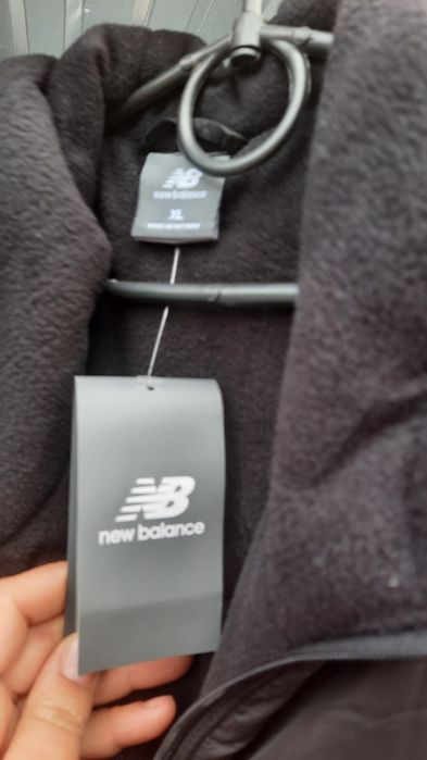 Продам брендову куртку на флісі