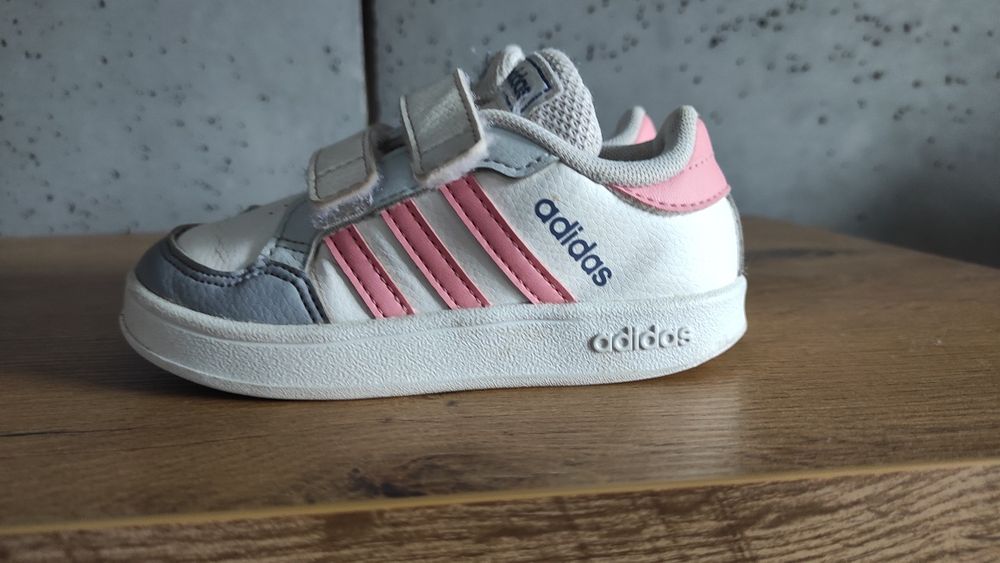 Adidasy dziewczęce 23 Adidas