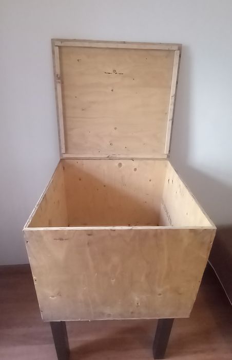 Caixa em contraplacado maritimo,  leve e muito resistente, 59x55x48cm