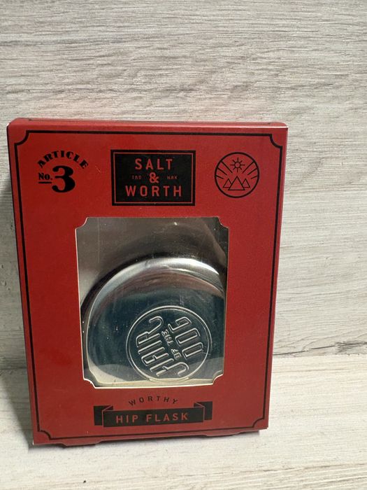 Okrągła piersiówka metalowa