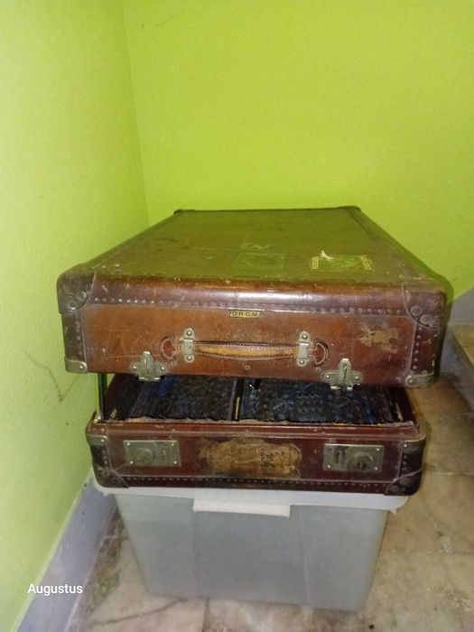 Mala antiga de viagem
