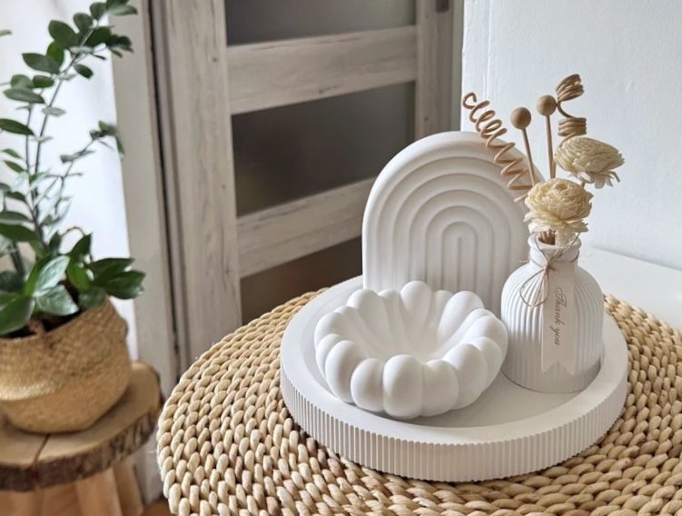 Zestaw Prezentowy z Gipsu Ceramicznego – Biały wazon taca