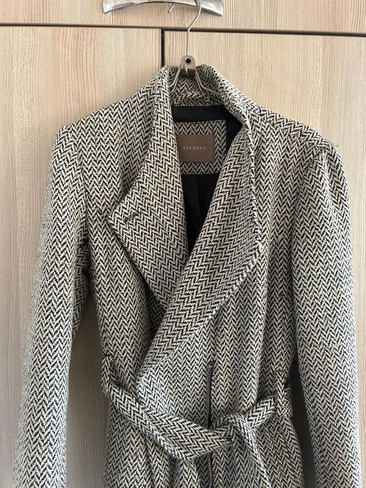 Жіноче пальто демисезонне