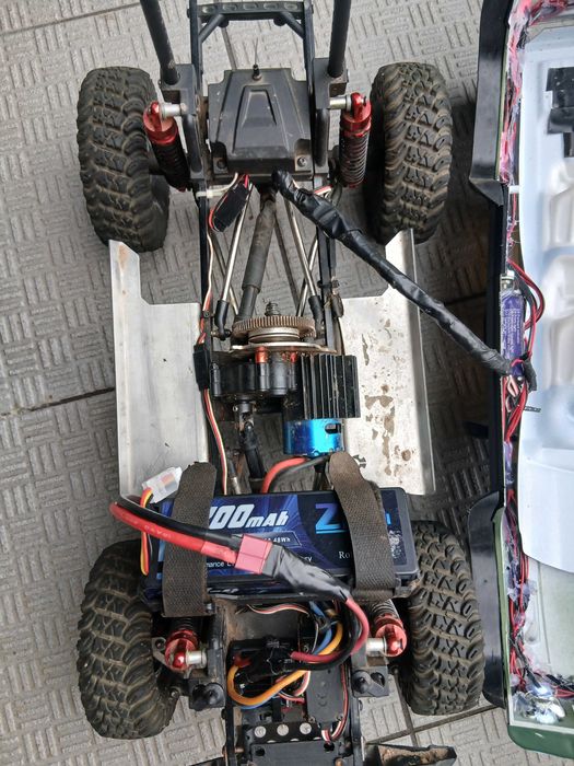 Crawler 1/10 com body cherokee