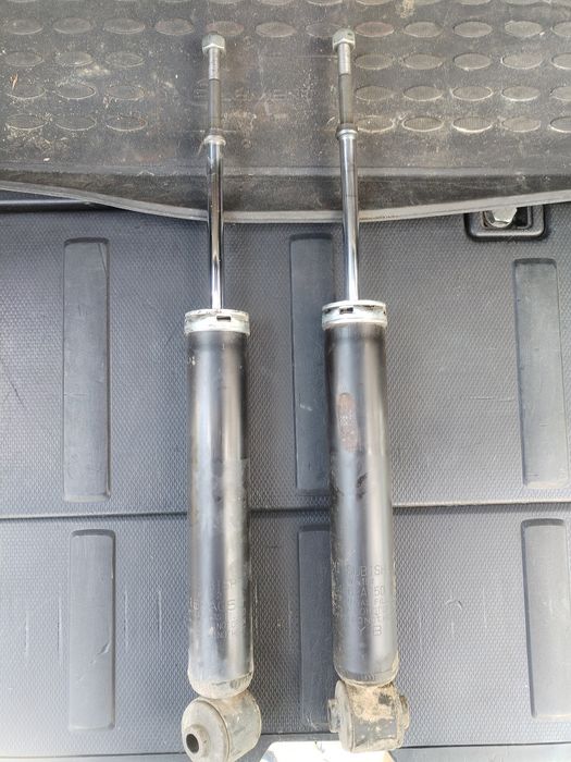 Продам задні амортизатори Mitsubishi outlander xl 2010 3.0