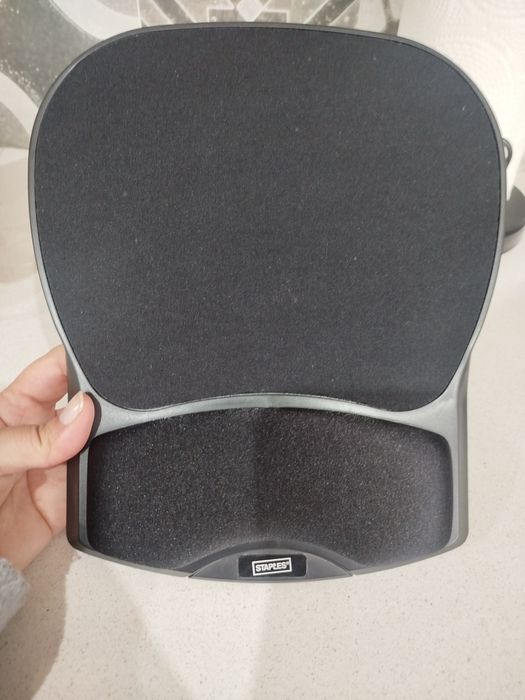 Tapete de Rato STAPLES com Apoio de Pulsos em Gel