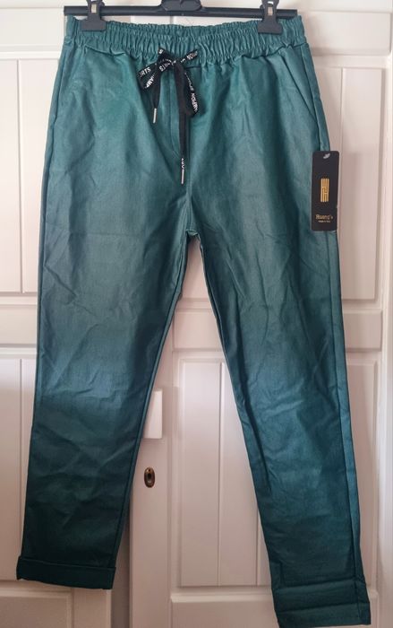 Calças, verde azeitona, com bastante elastano. XL