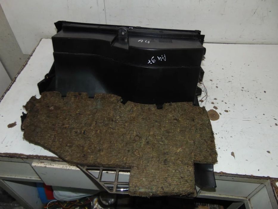 Audi A4 porta luvas " nova de stock antigo
