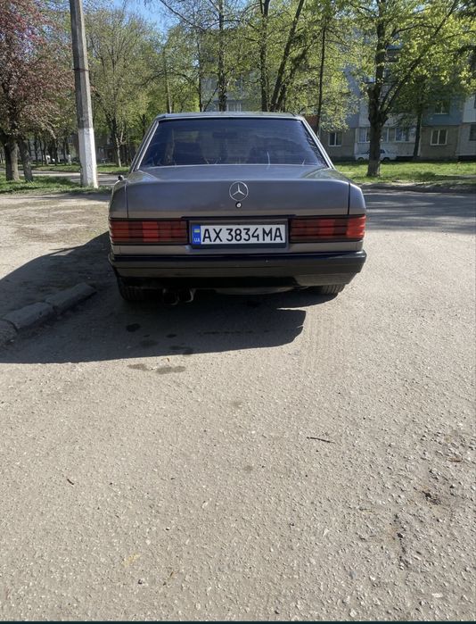Мерседес 190.