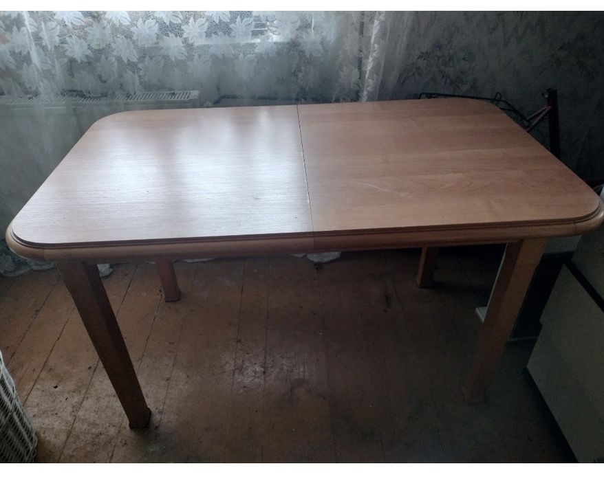 Stół i cztery krzesła