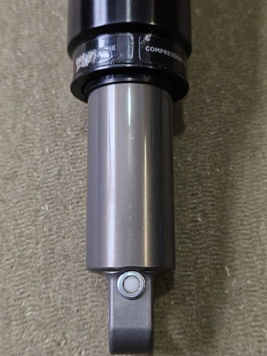 Продам амортизатор fox rp2