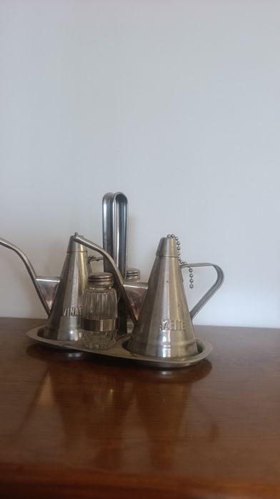Galheteiro Vintage em Inox com Galhetas, Saleiro e Pimenteiro