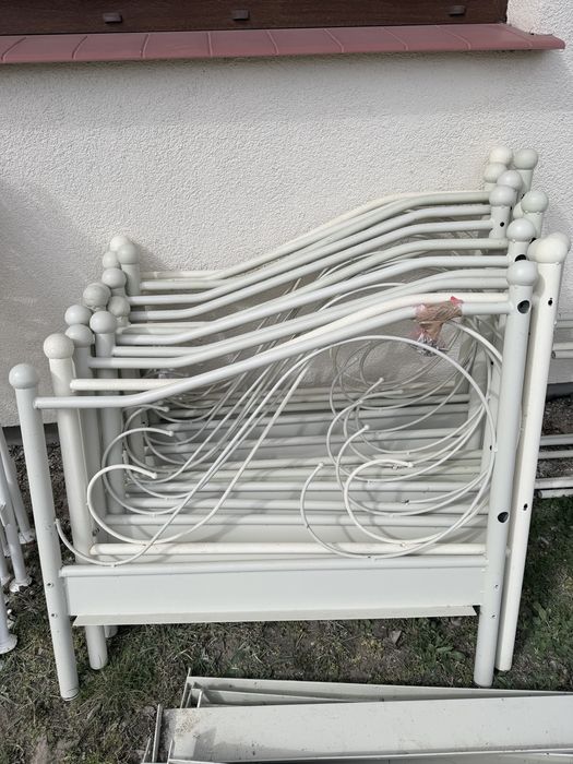 Łóżka domowe w super stanie.