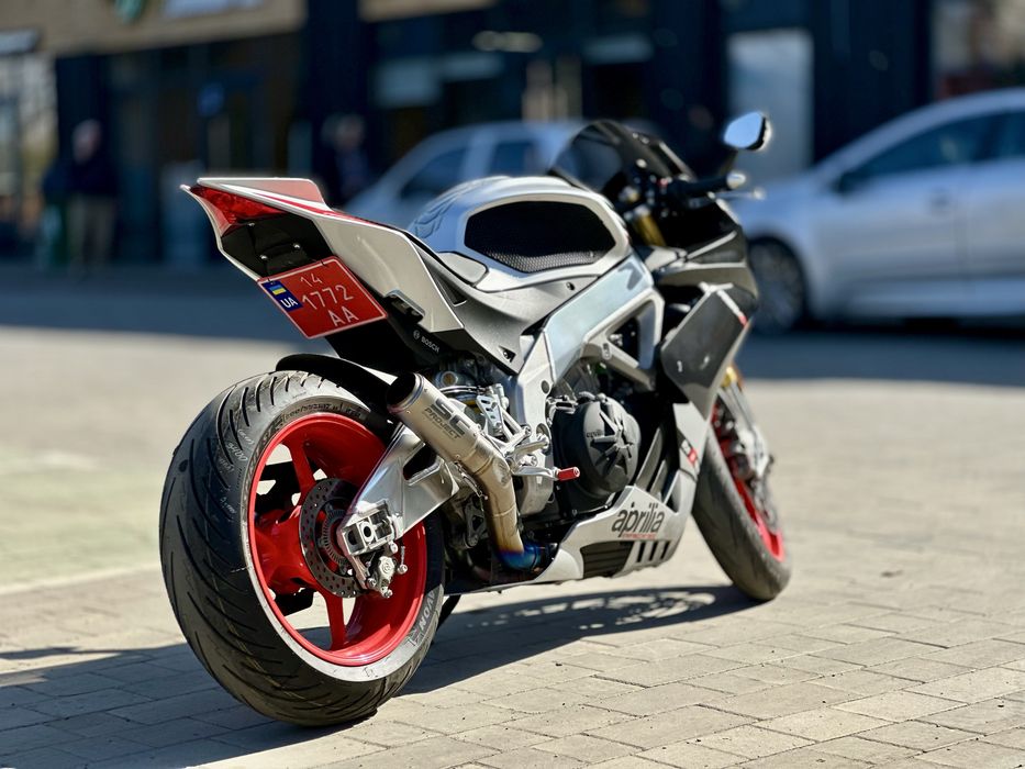 Aprilia Rsv4 2018 рік