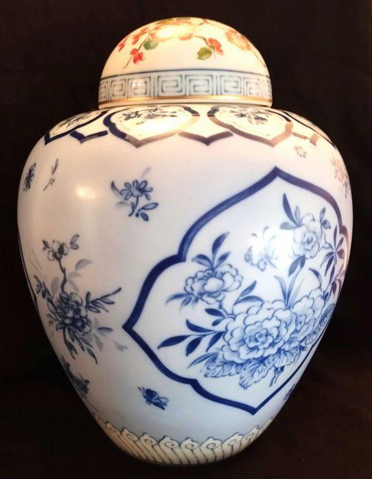 Jarra, pote com tampa,  porcelain art Vista Alegre 1980/92
