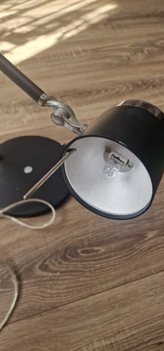 Lampka biurkowa  na sprezynie obracana