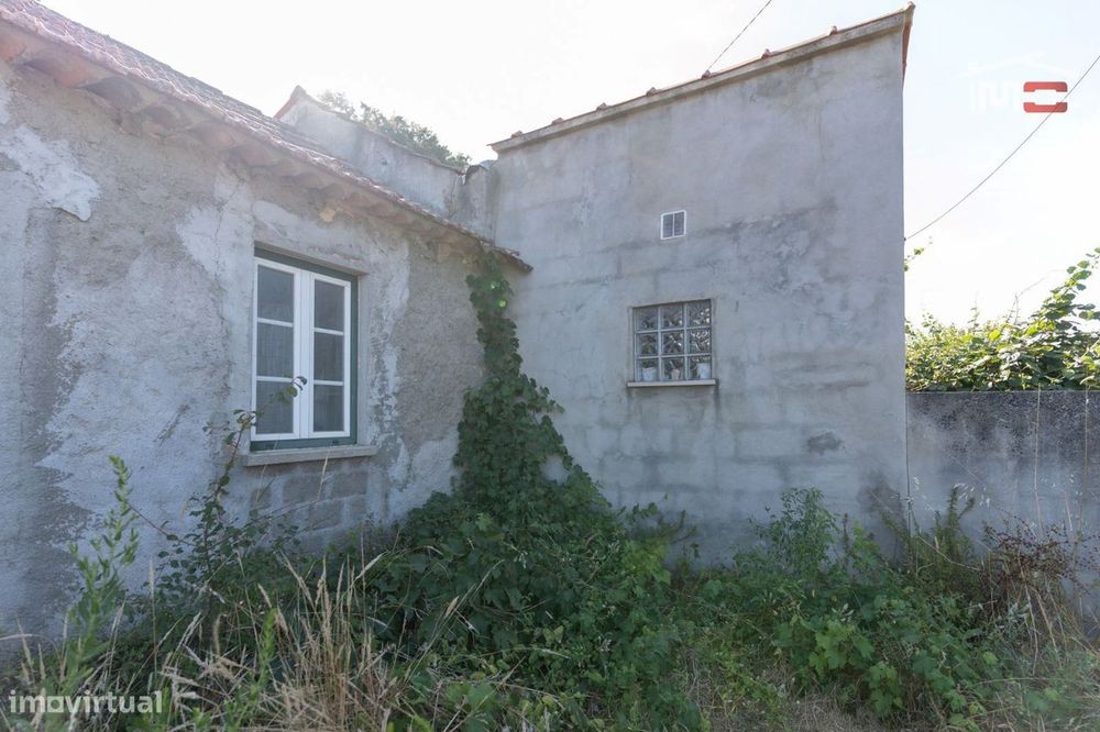 Moradia T2 Em Seiça Inserida Num Terreno Com 707 M²