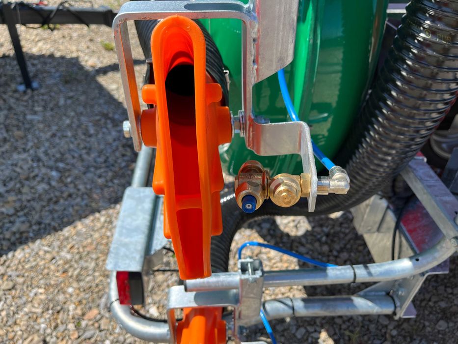 Opryskiwacz ciągany do malin porzeczki 1000 l Ribes Agrola