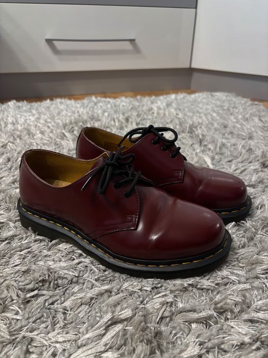 wiśniowe buty dr. martens doc’s 1461