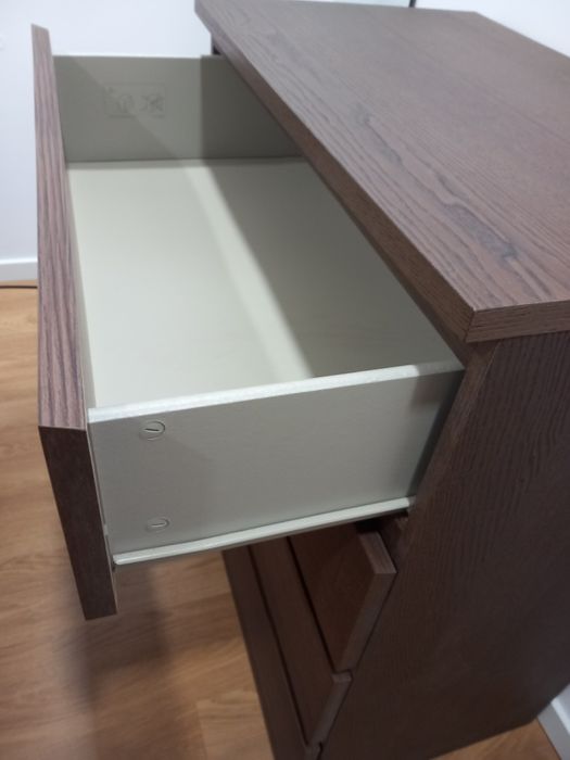 Comoda usada em bom estado