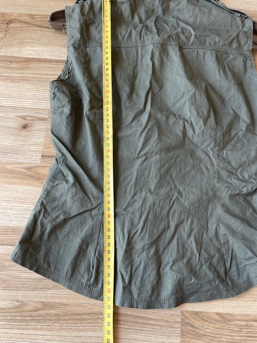 літня жилетка темно зеленого кольору