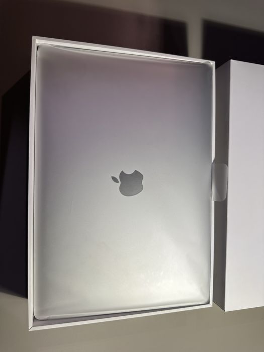 MacBook Air i3 13,3 8GB RAM 256GB SSD