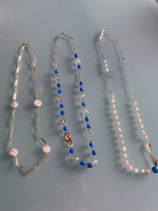 Colares de diversos materiais com design único