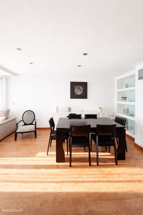 T2 com Box de 32,85 m² e Arrecadação de 19,60 m² com Piscina