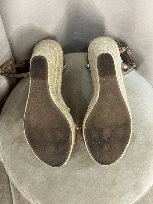 Босоніжки босоножки туфлі сандалі сандали