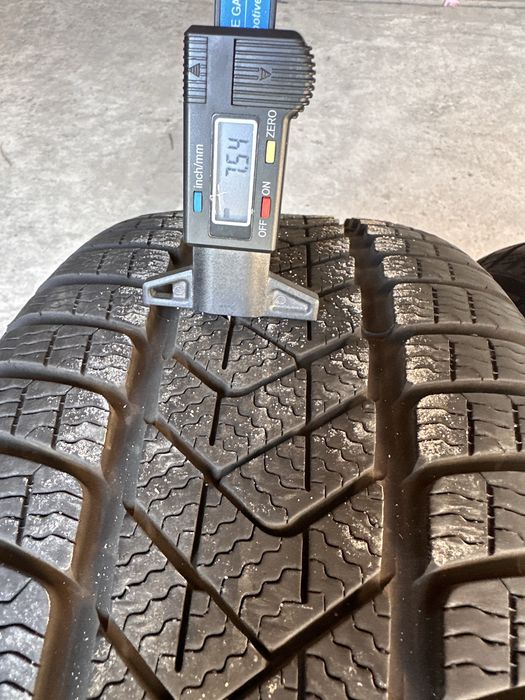 Резина зимная.    Pirelli.    225.50.17.    Romania