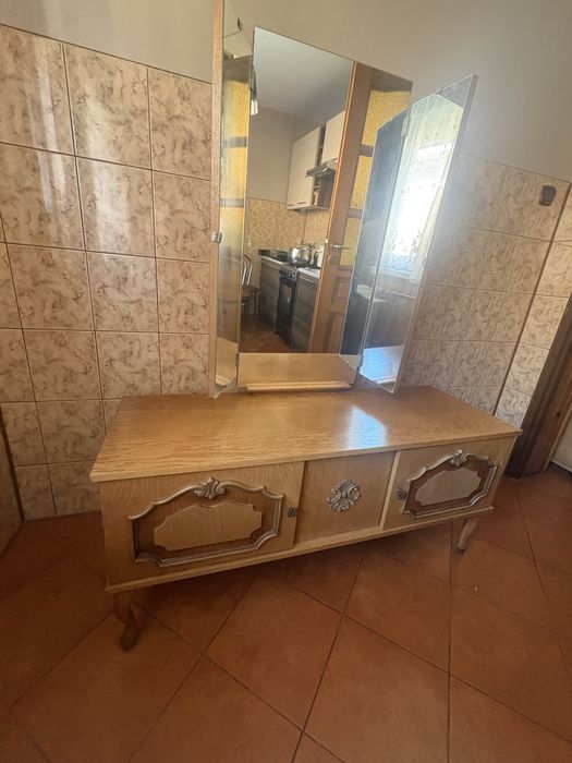 Toaletka w stylu ludwikowskim